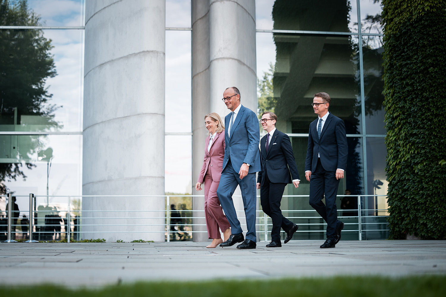 Bundeskanzler Friedrich Merz baut seine Ministerriege um: Gesundheitsministerin Nina Warken wird Kanzleramtschefin, ihr Amt übernimmt Carsten Linnemann. Woher man den 48-Jährigen kennt – und worauf es aus Sicht der Hausärztinnen und Hausärzte bei der Zusammenarbeit nun ankommt. 