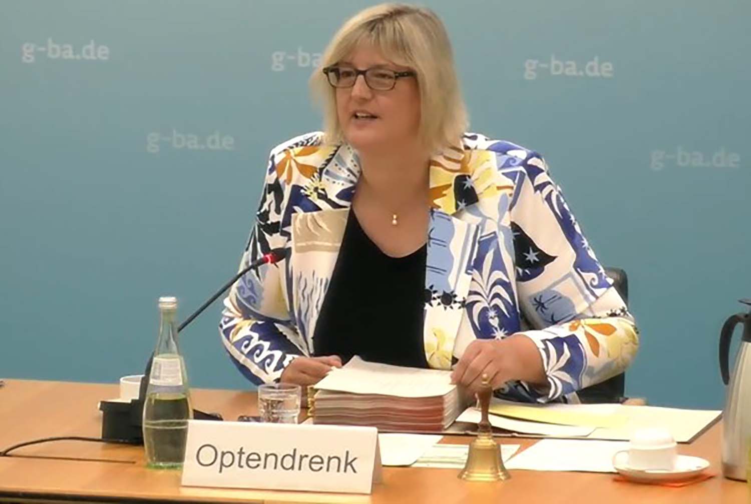 Das GKV-Beitragssatzstabilisierungsgesetz lässt grüßen: Am Donnerstag (20.8.) hat der G-BA unter anderem eine weitere Op bestimmt, für die Versicherte Anspruch auf eine ärztliche Zweitmeinung haben. Auch beim langfristigen Heilmittelbedarf gibt es Neues.