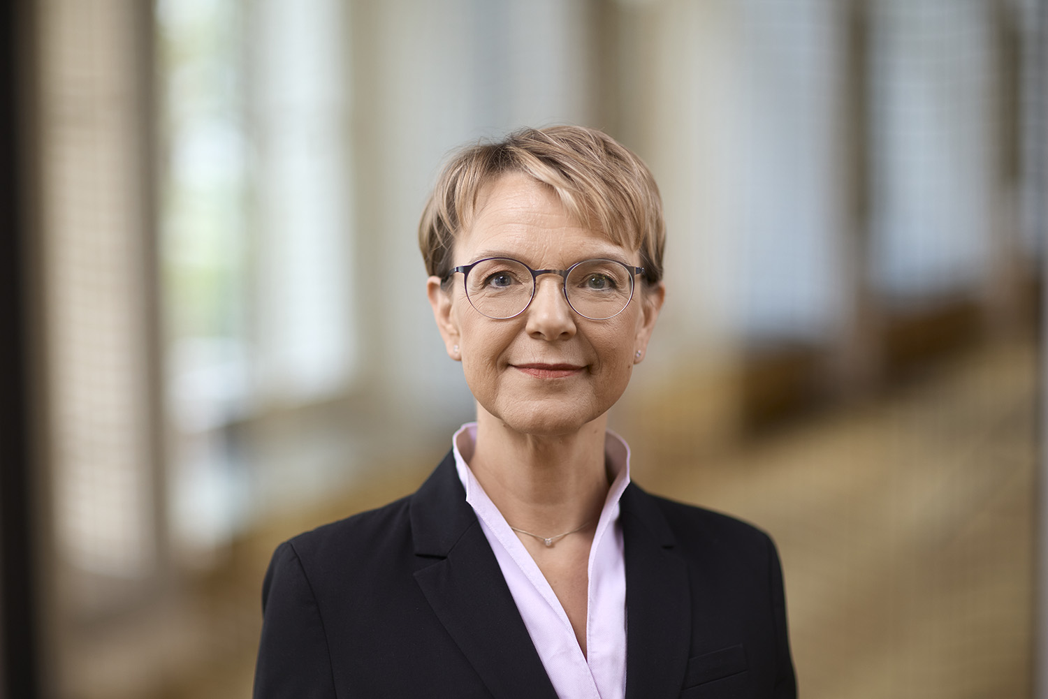 Als Gast beim Gesellschaftsabend der Hausärztinnen und Hausärzte hatte Gesundheits-Staatssekretärin Katja Kohfeld allerhand "Versprechen" im Gepäck: einen Aufschlag für das Primärversorgungssystem, einen engen Dialog und Entbürokratisierung für den Praxisalltag. Und auch an anderer Stelle zeichnet sich eine gute Nachricht für hausärztliche Praxen ab. 